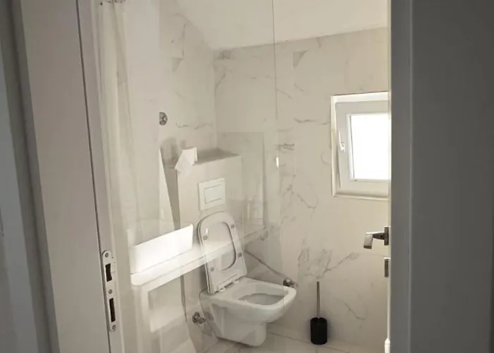 Private With Swimming Pool M&e Koselji